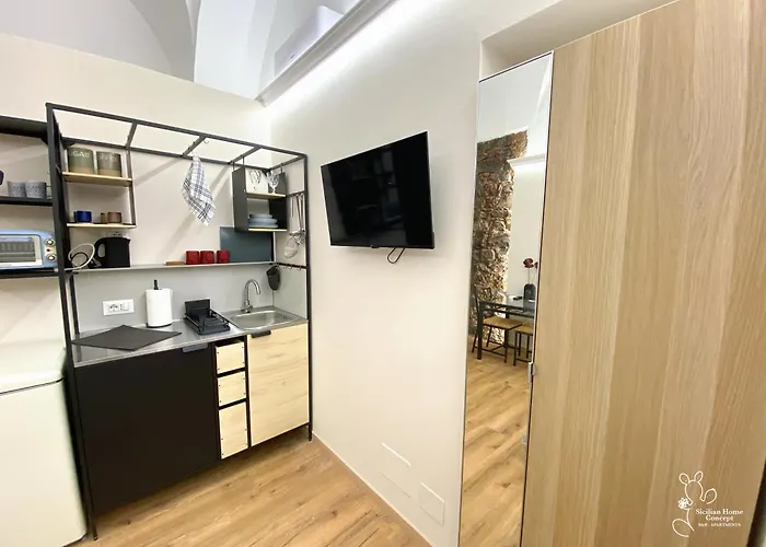 Sicilian Duomo - Lava Daire Katanya